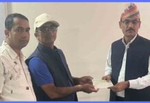 भोटेकोशी बाढी प्रभावितलाई रुपन्देही डेरी व्यवसायी समितिको सहयोग