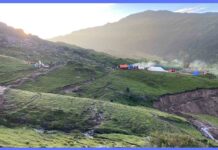 भारी हिमपातपछि बडीमालिकामा पुगेका दुई पर्यटक सम्पर्कविहीन