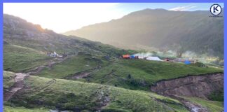 भारी हिमपातपछि बडीमालिकामा पुगेका दुई पर्यटक सम्पर्कविहीन