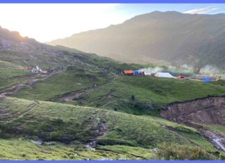 भारी हिमपातपछि बडीमालिकामा पुगेका दुई पर्यटक सम्पर्कविहीन