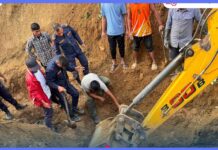 सडक स्तरोन्नतिका क्रममा माटोको ढिस्को खस्दा दुई मजदुरको मृत्यु, एक गम्भीर